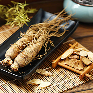 高麗人参をスライス