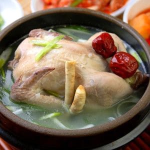 参鶏湯（高麗人参入りの鶏スープ）