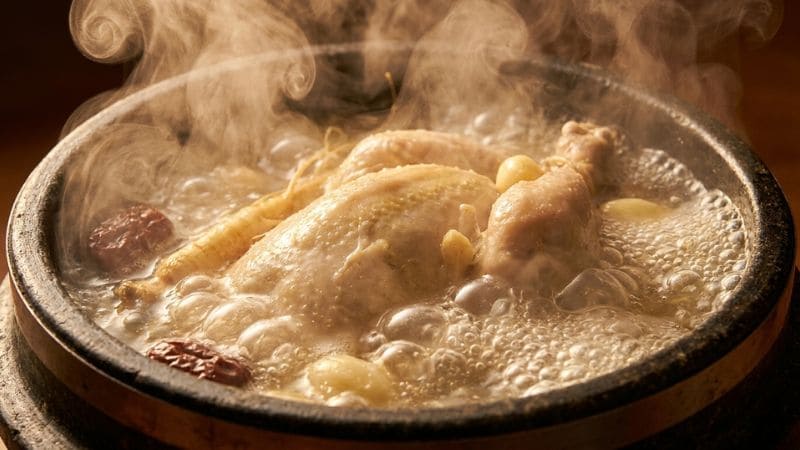 三伏の代表食「参鶏湯（삼계탕）サムゲタン」