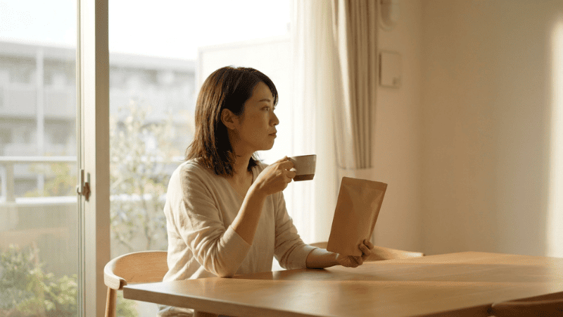 高麗人参茶を飲む女性